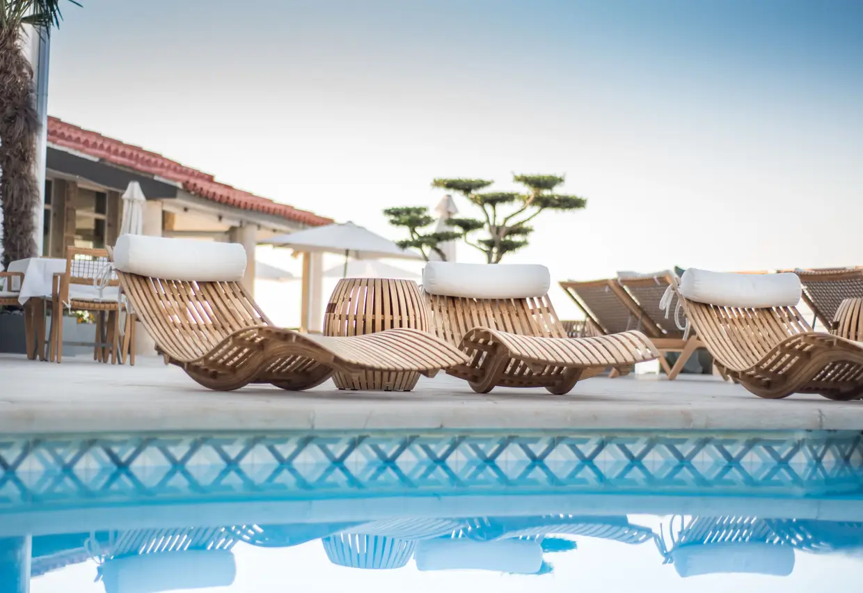 A zona da piscina é reservada aos hóspedes