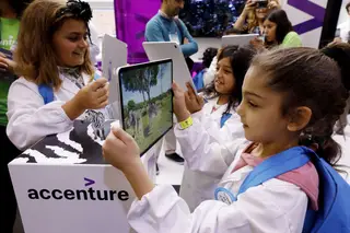 No stand da Accenture, foi possível, através de tecnologia de realidade aumentada, ver o habitat natural de alguns animais selvagens