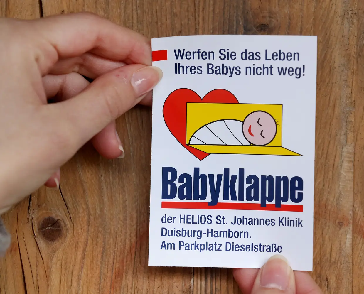 "Uma chance na vida", é o mote do "baby-flap" de Duisburgo, na Alemanha.