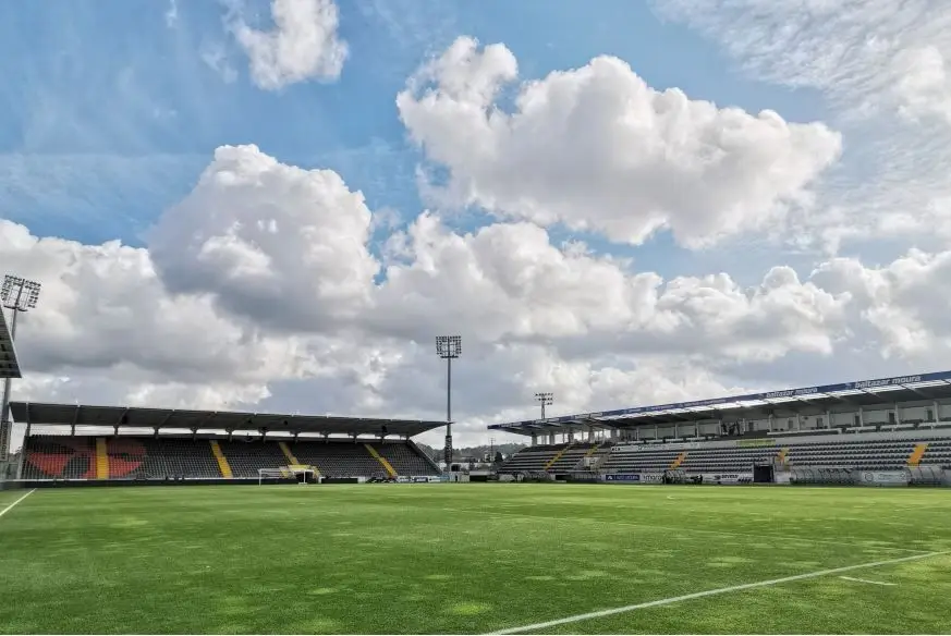 Estádio do FC Paços de Ferreira aprovado para receber ...