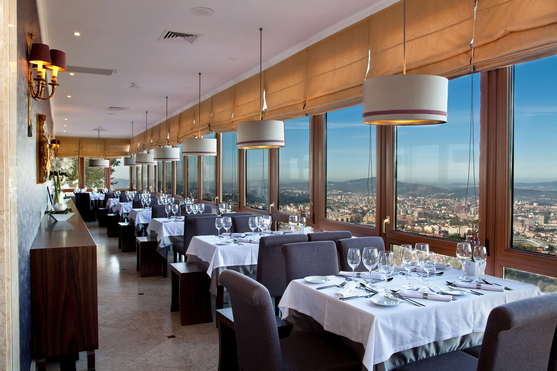 Restaurante Panorâmico: Mesa com vista para Braga