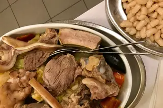 Cozido em Lisboa: seis restaurantes onde a tradição não falha