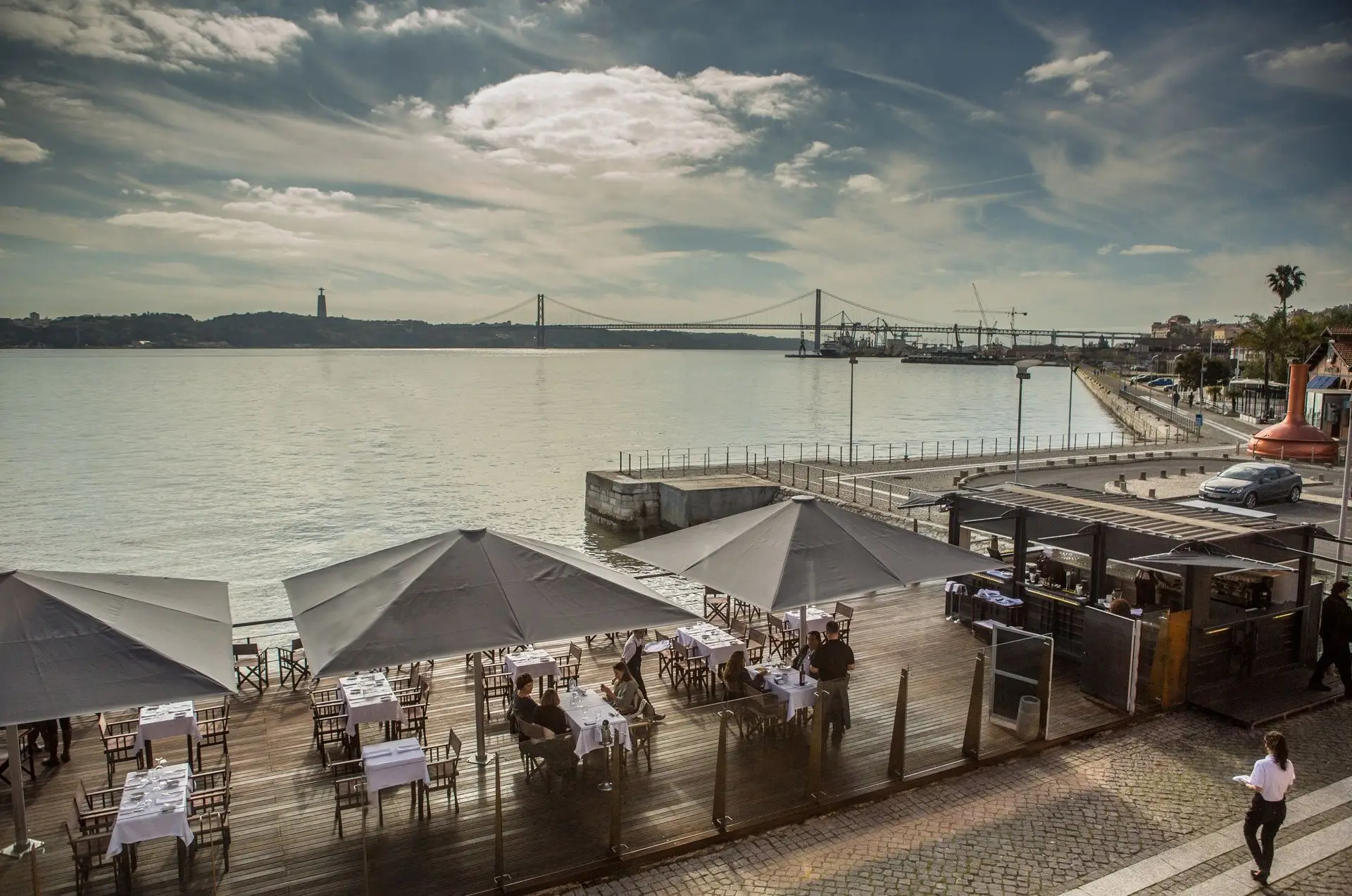 Seis esplanadas para desconfinar junto ao Tejo