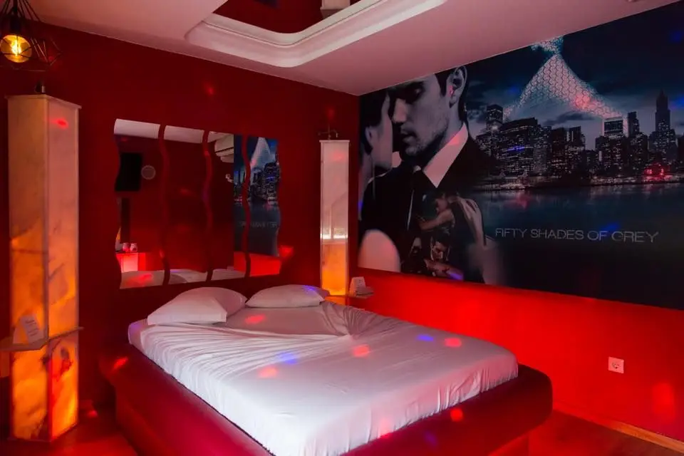 Já espreitou a suíte "Sombras de Grey", em Sintra?