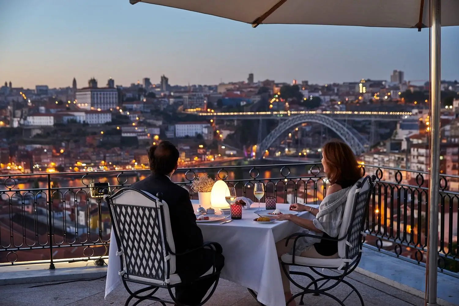 Na esplanada, embalados pelo Douro