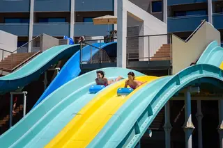 Este novo hotel de Albufeira (também) é um parque de diversões!