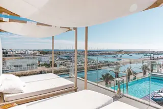 Piscinas no rooftop: Mergulhar nas açoteias dos hotéis do Algarve