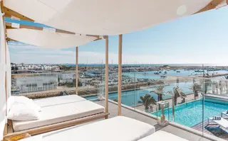 Piscinas no rooftop: Mergulhar nas açoteias dos hotéis do Algarve