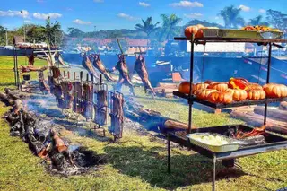 BBQ Brazilian Barbecue Festival: Tonelada e meia de carne alimenta o maior churrasco do país