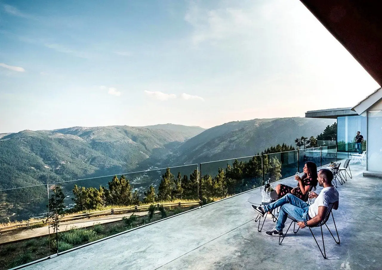 Chegou o outono: 10 Hotéis para ver o cair das folhas…