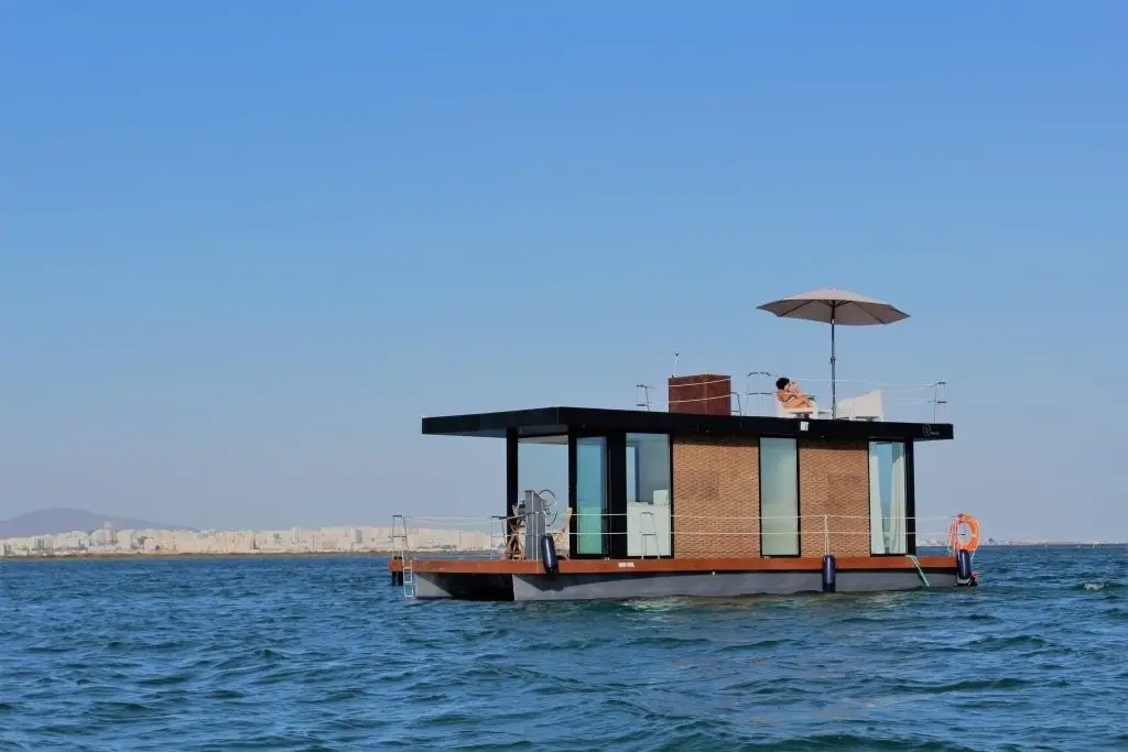 Quem quer dormir num viveiro de ostras na Ria de Aveiro?