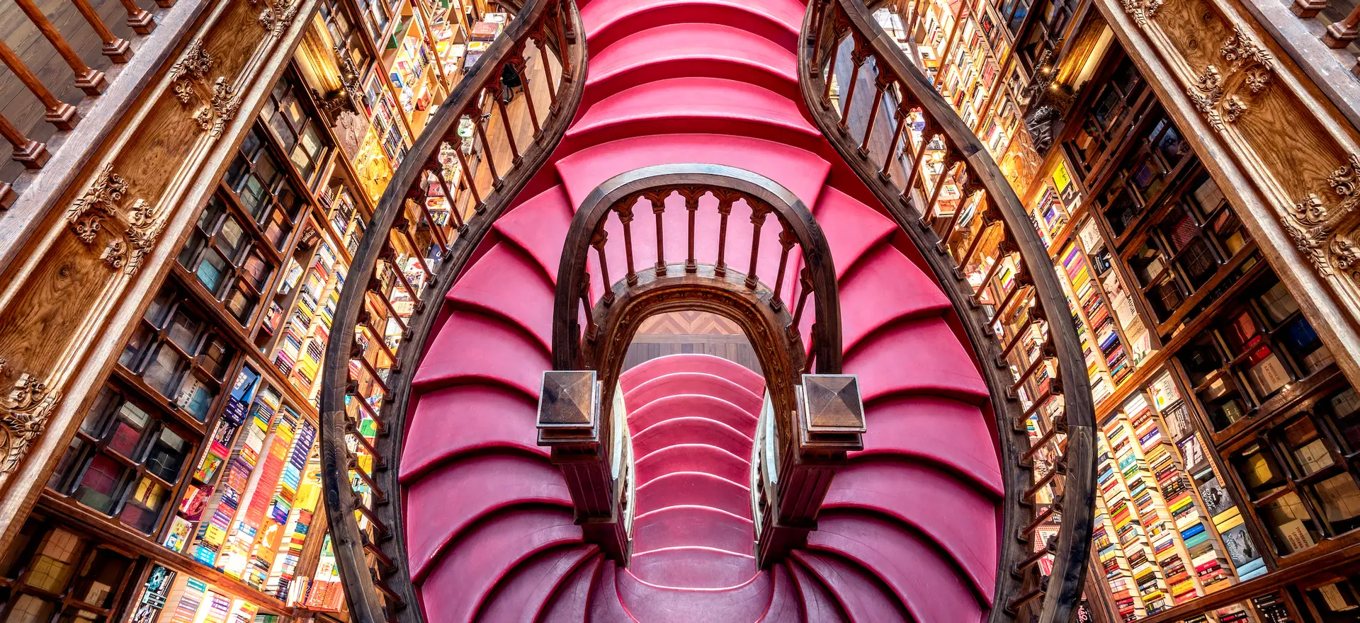 Livraria Lello inaugura serviço de "drive-thru" com oferta diária de livros