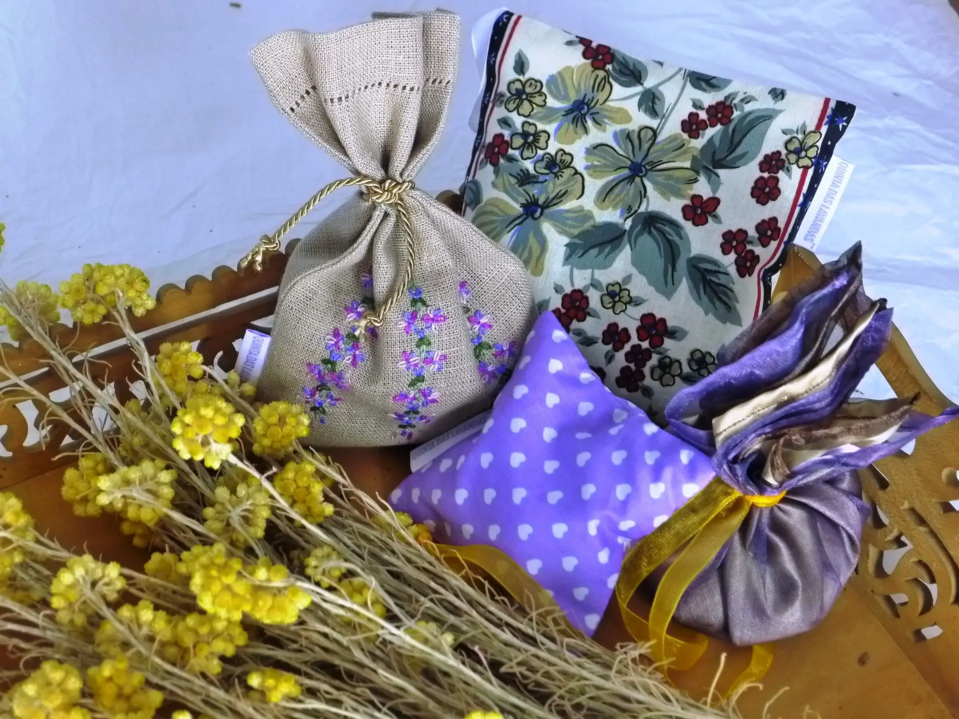 Chás, velas aromáticas e sabonetes artesanais: saiba como ajudar o seu hotel preferido