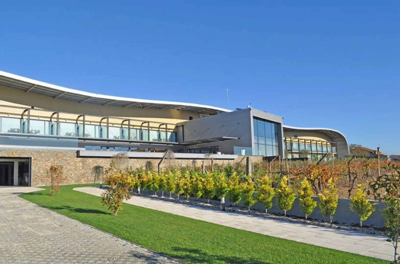 Grupo hoteleiro ibérico oferece noites a €10. Valor reverte na totalidade para a Cruz Vermelha