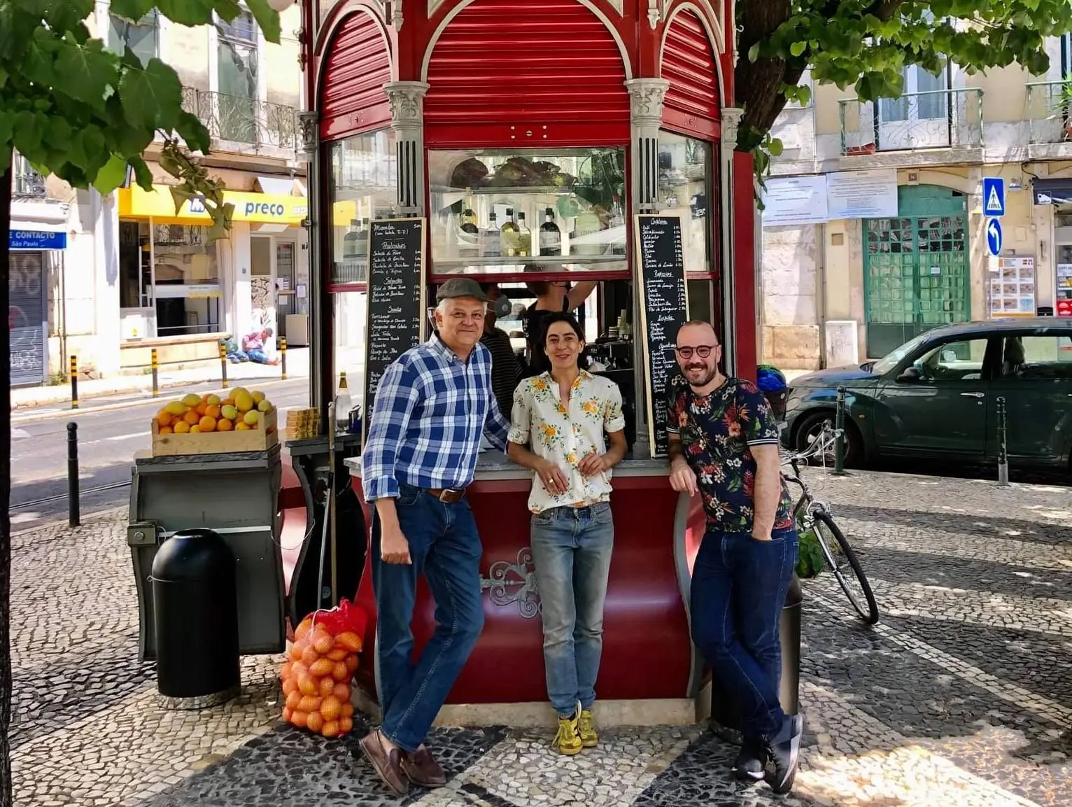 Salsaparrilha, xiripitis, miomba e sandes de torresmos: Lisboa já tem um quiosque taberneiro!