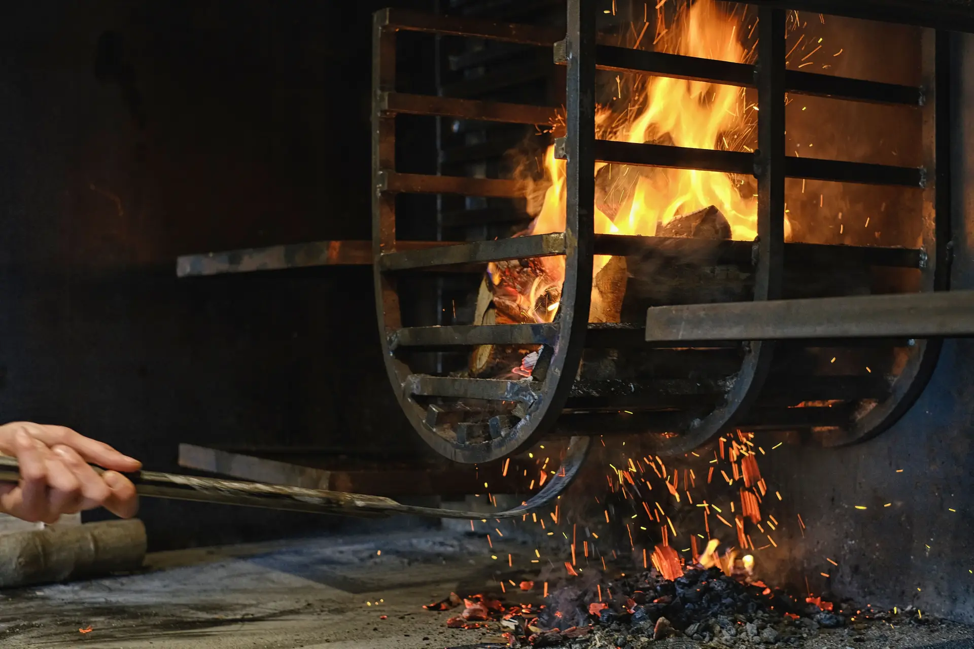 Antes de chegarem à mesa, os pratos deste novo restaurante do Porto passam pelo fogo