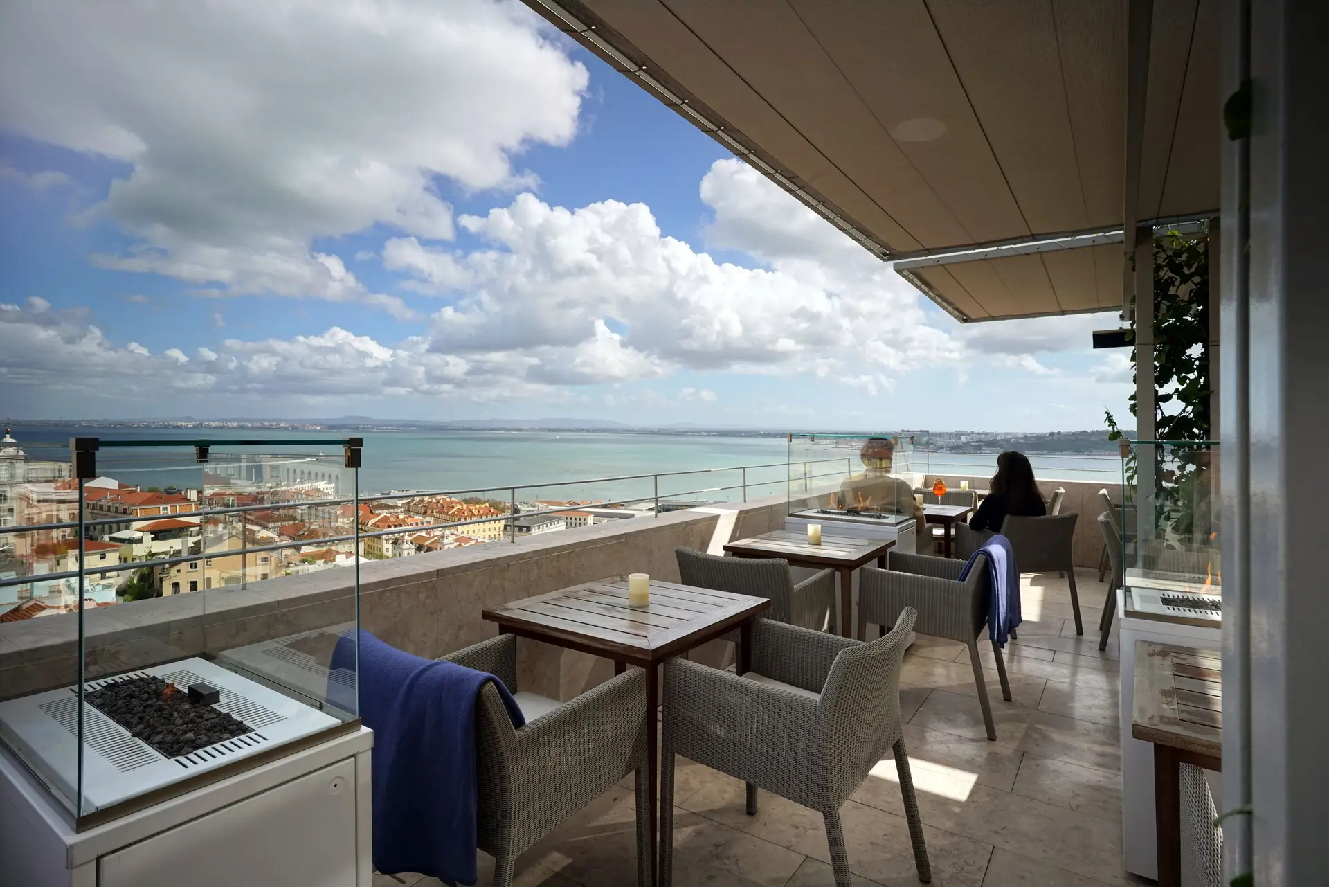 Suba e aproveite. Este é “o restaurante com a melhor vista de 360 graus para Lisboa”