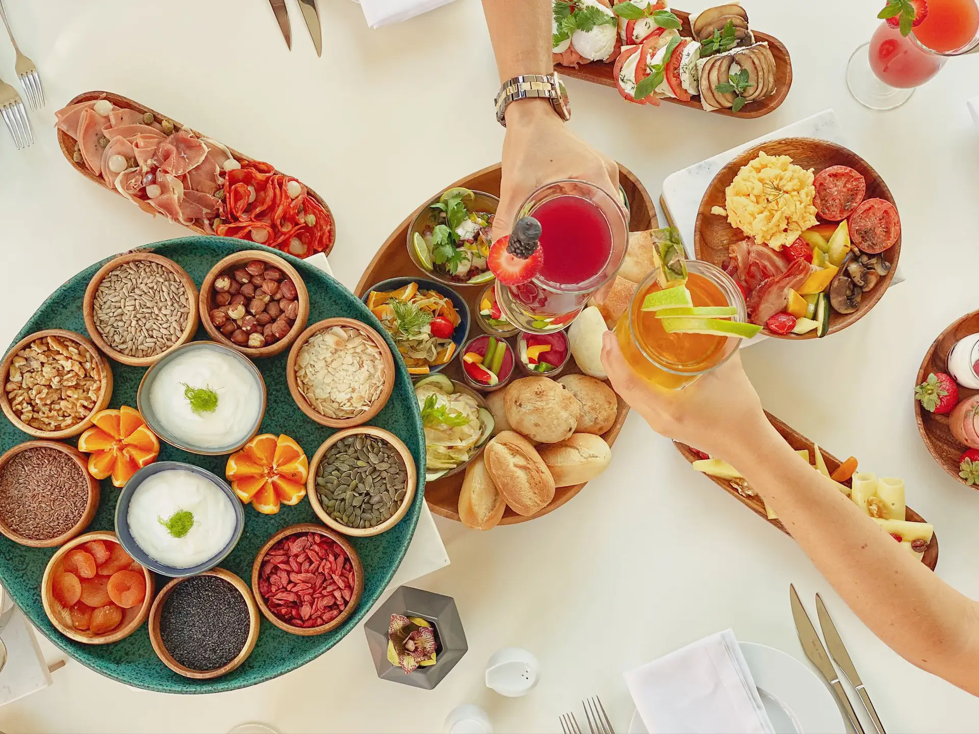 O verão ainda não acabou, em Cascais há brunch e mergulhos todos os dias