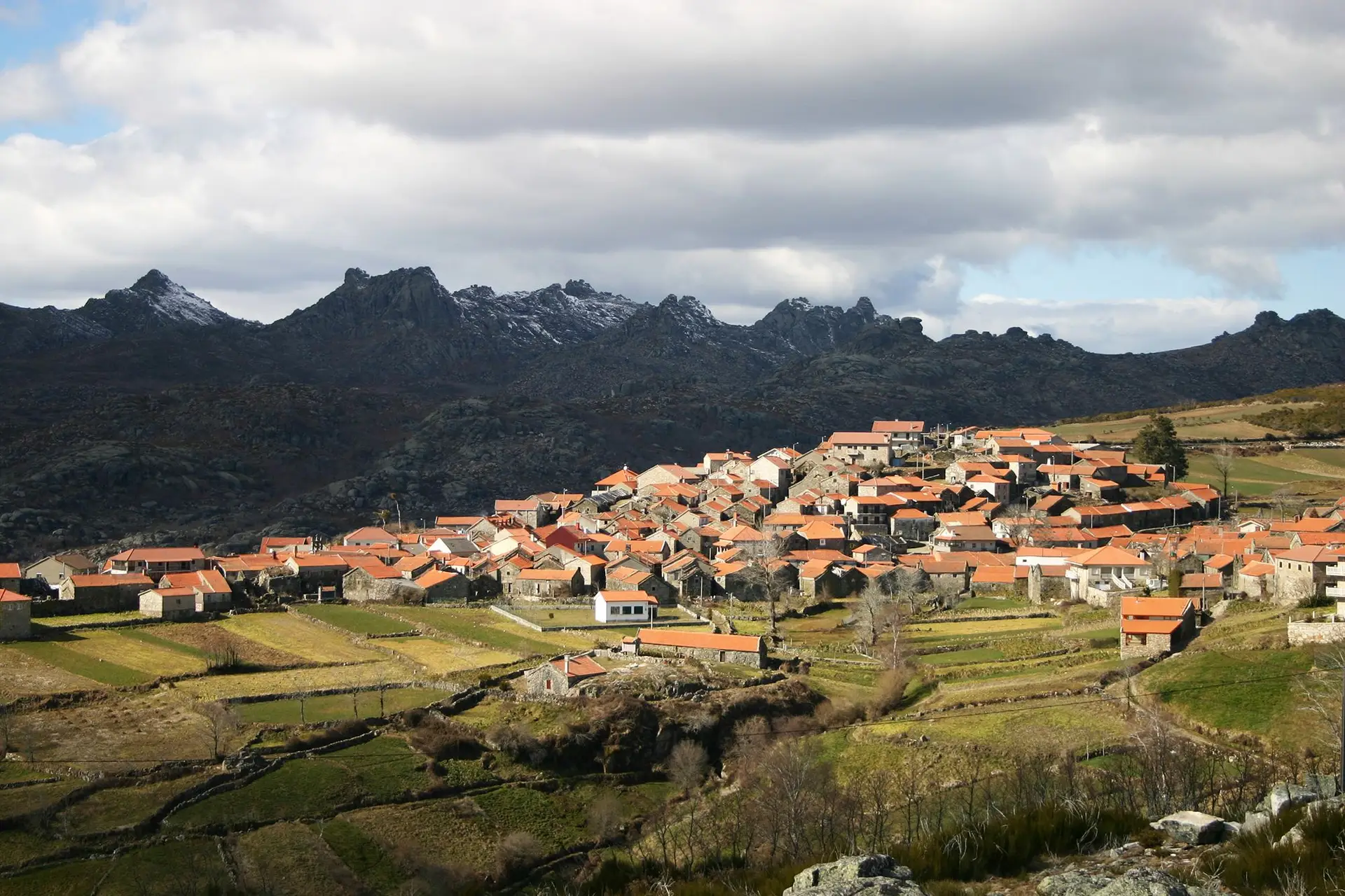 Fim de semana na aldeia: sentir o silêncio em Pitões das Júnias