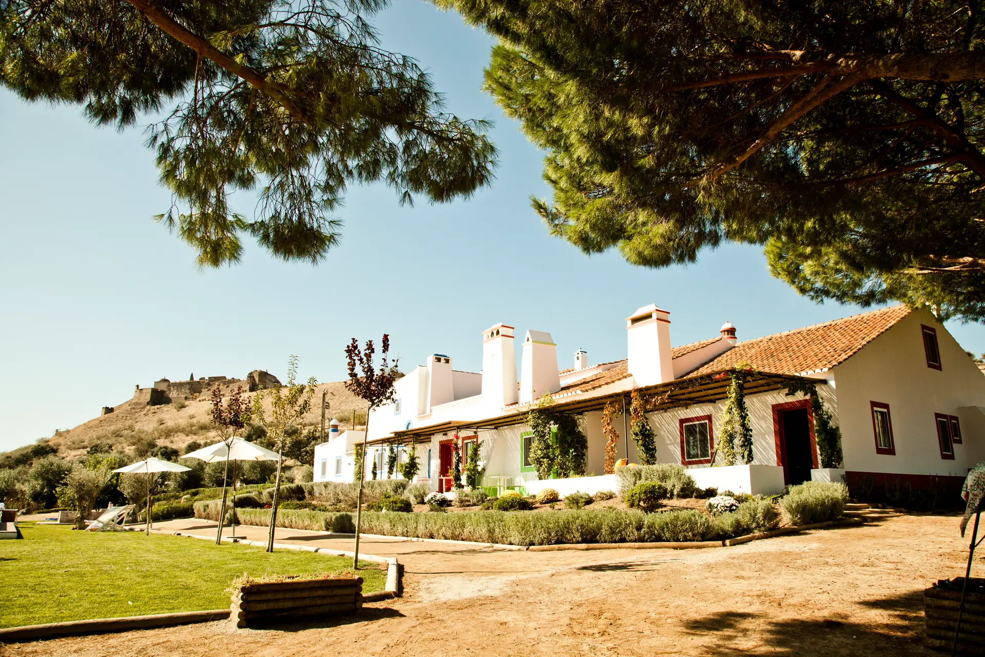 Entre castelos e o Guadiana, um roteiro de descoberta com partida na vila de Alandroal