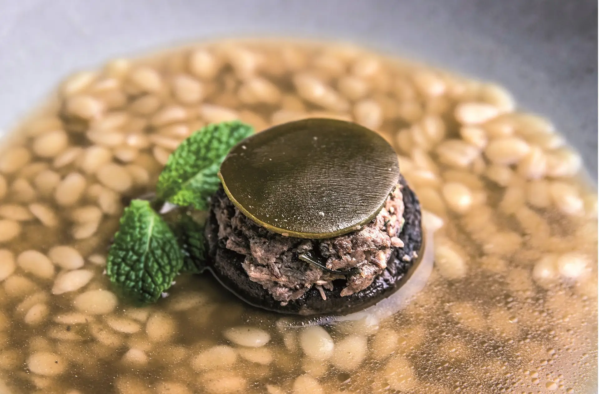 Como fazer: Canja de pombo e cogumelos shitaki, alga kombu e limão