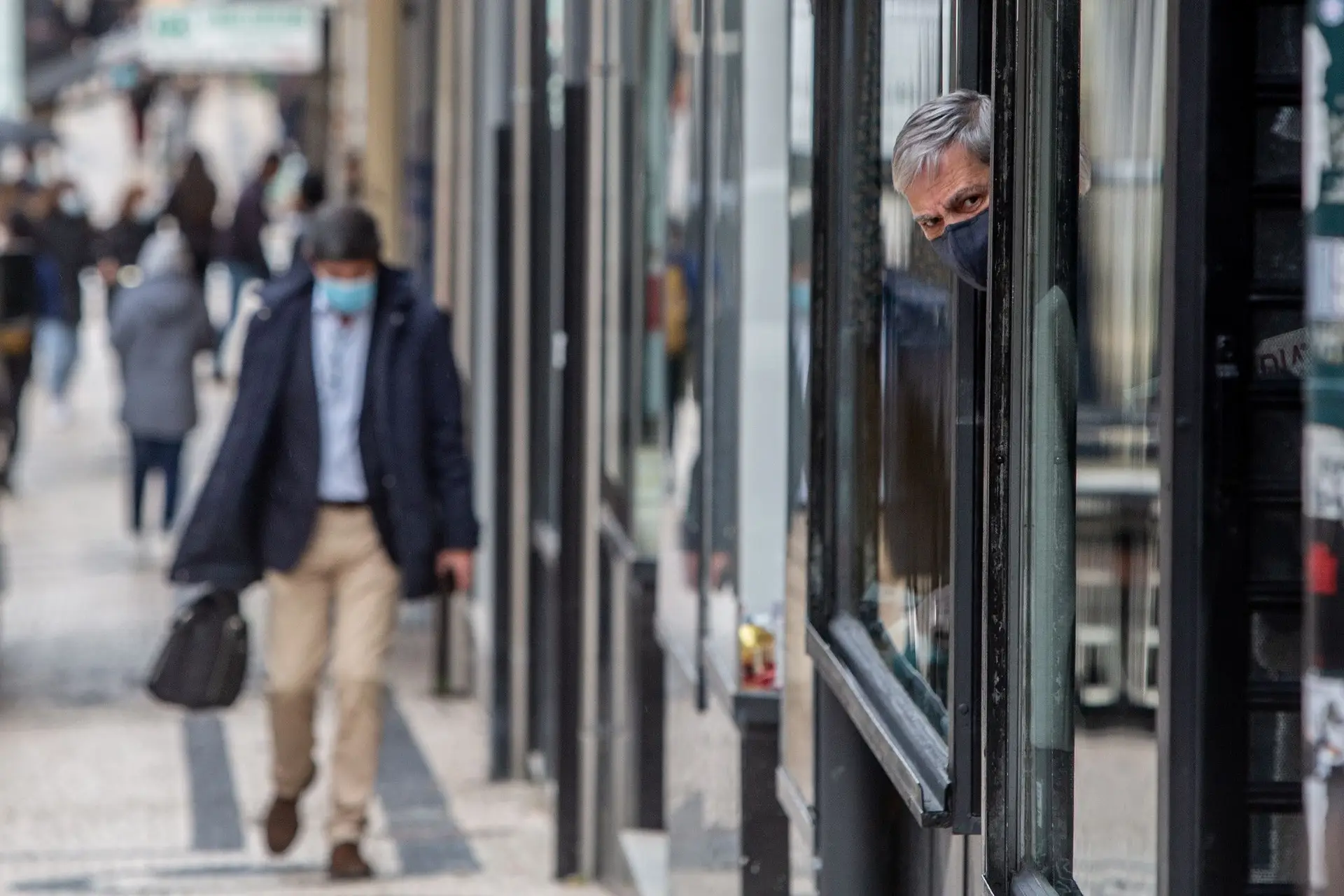 Take-away: O que é (exatamente) servir ao postigo?