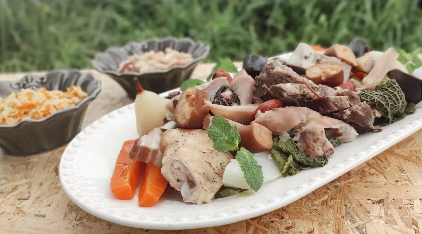 Com Ela, com Aves ou à Portuguesa: o cozido quando chega a casa é para todos!