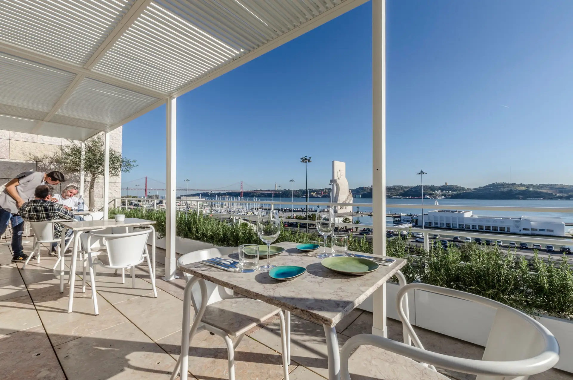 Restaurantes garantem ter condições para reabrir a 19 de abril e pedem alargamento de horários ao fim de semana