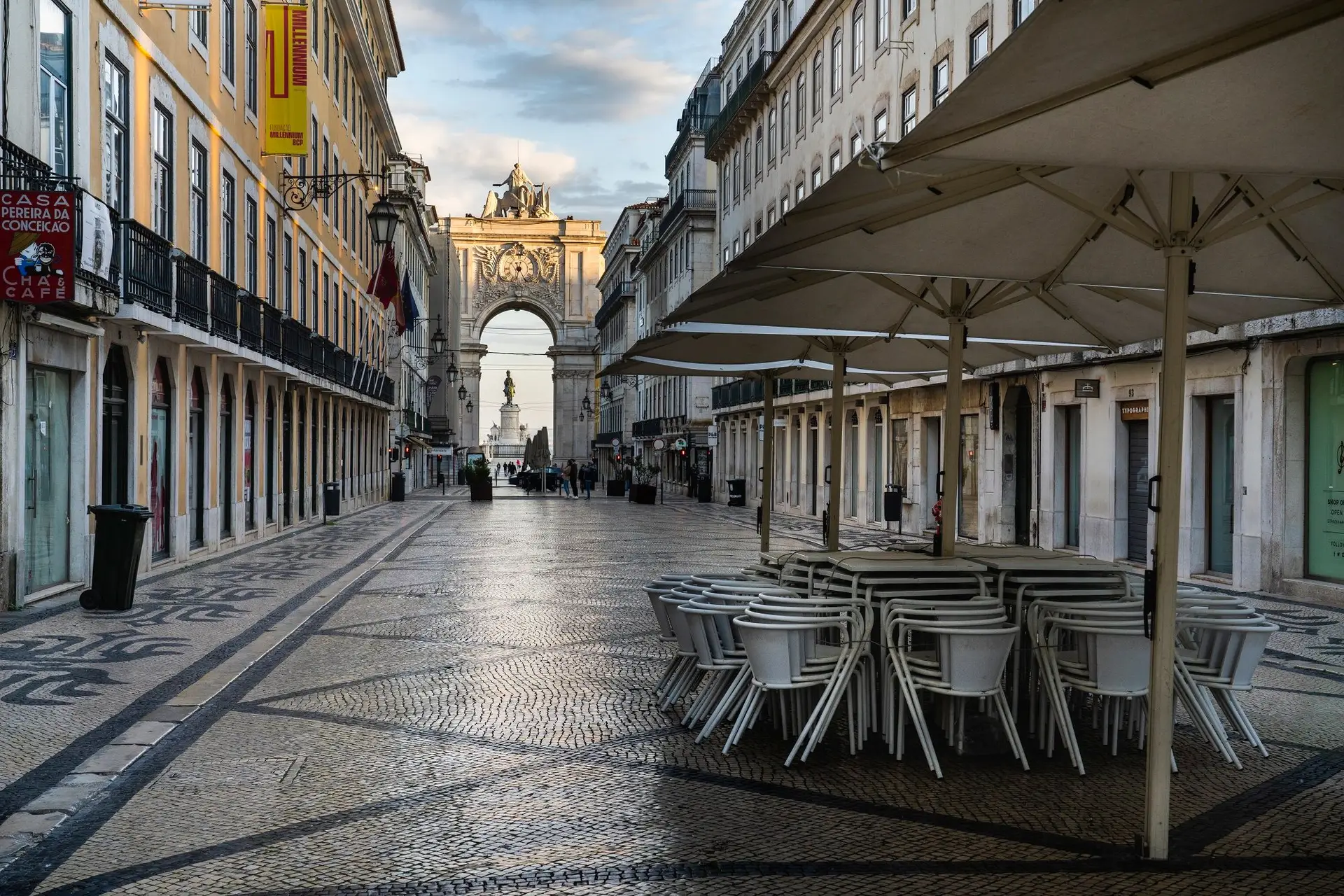 Metade das empresas de Restauração e Alojamento com quebras de 90% na faturação em março
