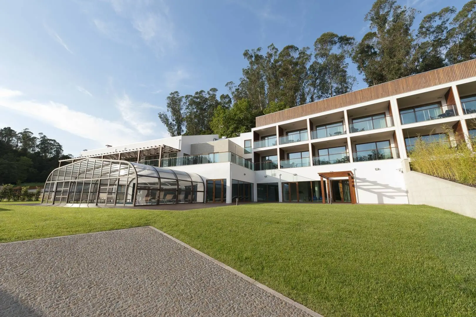 Evacuado domingo, hotel de Oliveira de  Azeméis ajuda bombeiros enquanto cancela reservas