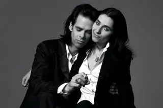 Nick Cave recorda o dia em que PJ Harvey lhe ligou a acabar tudo: “Fiquei tão espantado que quase deixava cair a seringa”