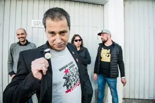 CD “30 Anos a Rockar!”, dos Peste & Sida, grátis com a BLITZ de dezembro