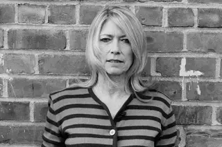 O bizarro vídeo de Kim Gordon para 'Air BnB'