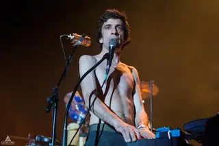 Depois de dose dupla com Ornatos Violeta no Porto, Manel Cruz dá hoje concerto grátis em Lisboa