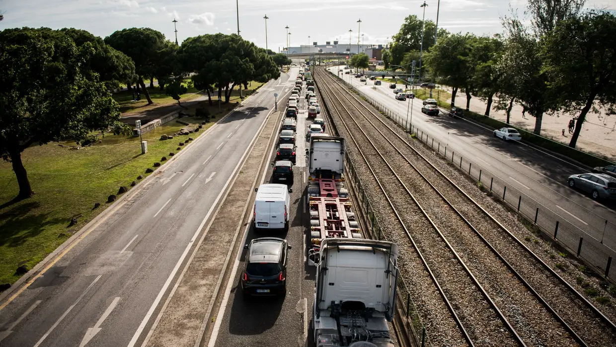 A caminho do Passeio Marítimo de Algés
