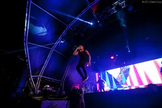 O Sol da Caparica: Virgul canta Kussundolola com Janelo da Costa. Rimas invadem palco BLITZ, de Holly Hood a Dealema