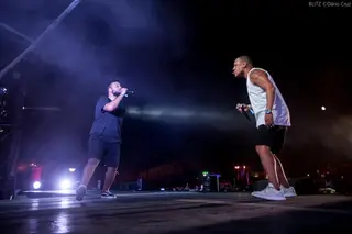 Encontro de titãs: Carlão e Manel Cruz cantam “Casa”, dos Da Weasel, no Sol da Caparica