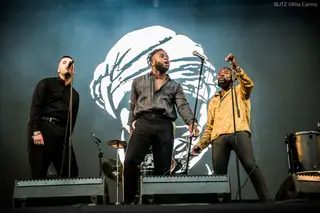 O sol de Paredes de Coura hoje chama-se Young Fathers