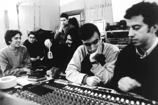 “O Monstro Precisa de Amigos”, dos Ornatos Violeta, faz precisamente 20 anos. História do álbum que marcou os anos 90 e atravessou gerações