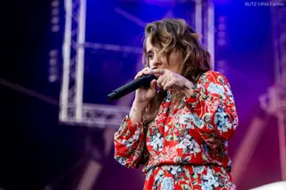 Carolina Deslandes foi convidada surpresa do concerto de Agir no Rock in Rio (vídeo)