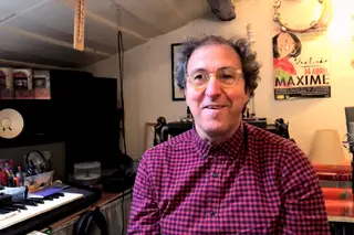 Se o inglês é canja, porque é que o português é tão difícil para quem canta? A nova lição do Mestre Gimba [VÍDEO]