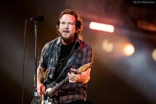 O vídeo de Pearl Jam e Jack White juntos no NOS Alive