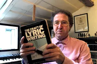 Como não fazer fracas figuras a cantar em português? Descubra as palavras com 'chicha' na terceira lição do Mestre Gimba [VÍDEO]