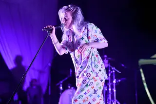 Jovem Billie Eilish partilha vídeo em que uma tarântula sai da sua boca