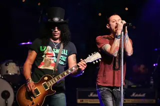Ainda não sabemos tudo sobre Chester Bennington: há uma canção com Slash dos Guns N’ Roses