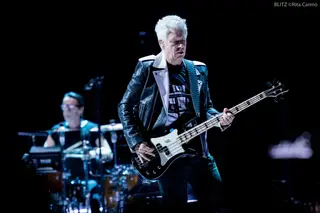 U2 tiram fotos com fãs e com a equipa da sua editora em Portugal