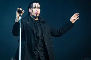 Sozinho à guitarra numa cabana. O surpreendente novo videoclip de Marilyn Manson