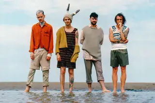 The 1975 de regresso a Portugal