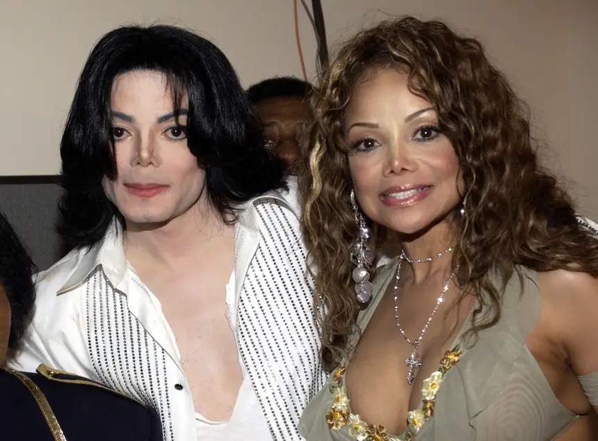 BLITZ – O vídeo explosivo em que LaToya Jackson diz que Michael Jackson é “pedófilo” e “não suporta mulheres”