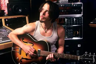 A paixão e os demónios de Chris Cornell. A comovente história do último mártir dos anos 90, dois anos após a sua morte